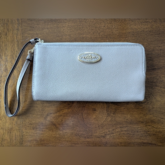COACH 53413 L-Zip pebbled Leather Wallet wristlet mushroom color NWOT never used